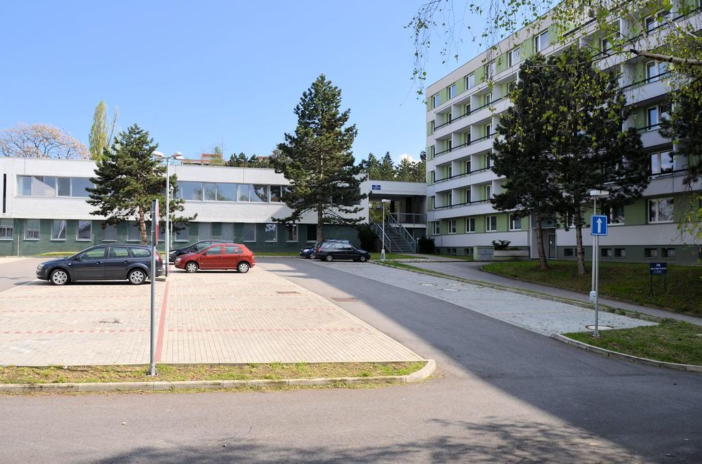 Garni Hotel Vinarska Brünn Exterior foto
